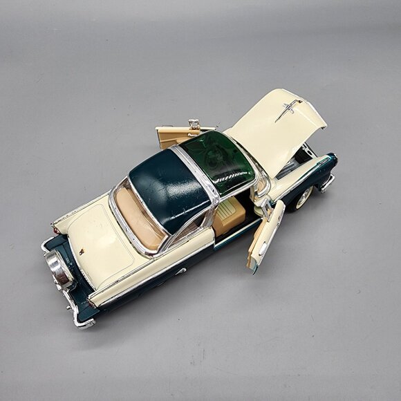 1:24 1955 Ford Fairlane Crown Victoria Diecast Model Car Cream Green - Picture 10 of 11